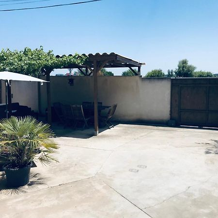 Appartement Tout Confort Avec Parking Ferme Arles Zewnętrze zdjęcie