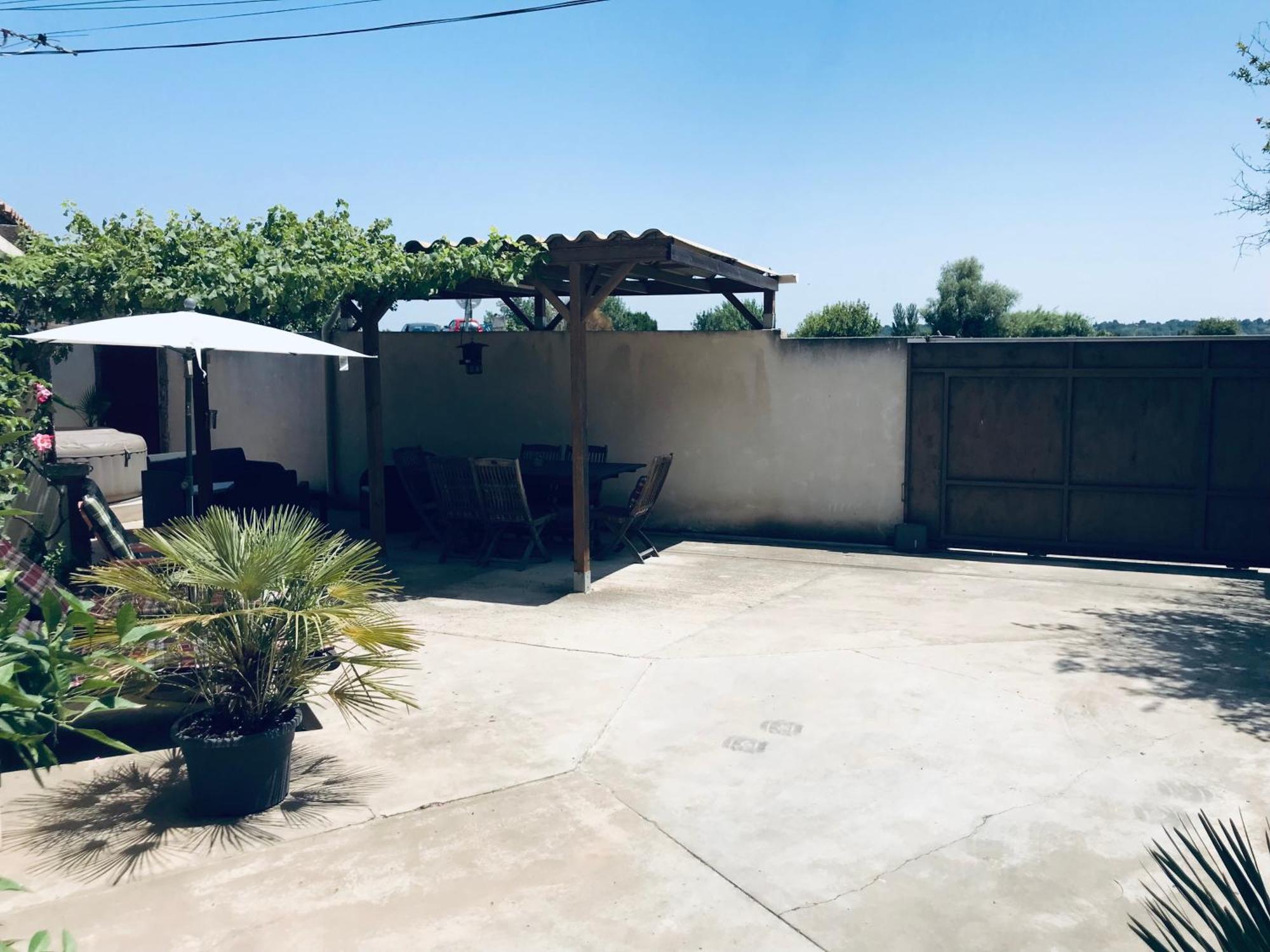 Appartement Tout Confort Avec Parking Ferme Arles Zewnętrze zdjęcie