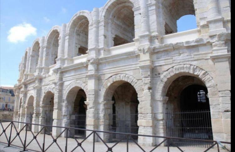 Appartement Tout Confort Avec Parking Ferme Arles Zewnętrze zdjęcie